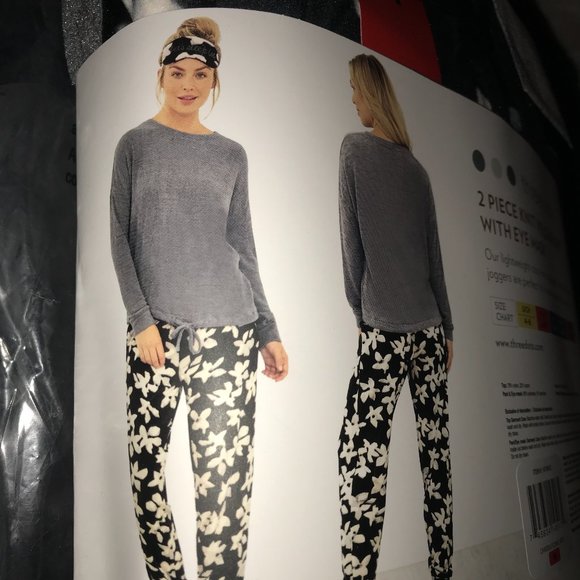 Three dots velour pajama set top jogger eye mask - Picture 7 of 16